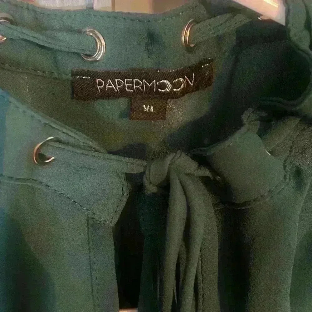 papermoon sleeveless keyhole green blouse - Picture 2 of 5